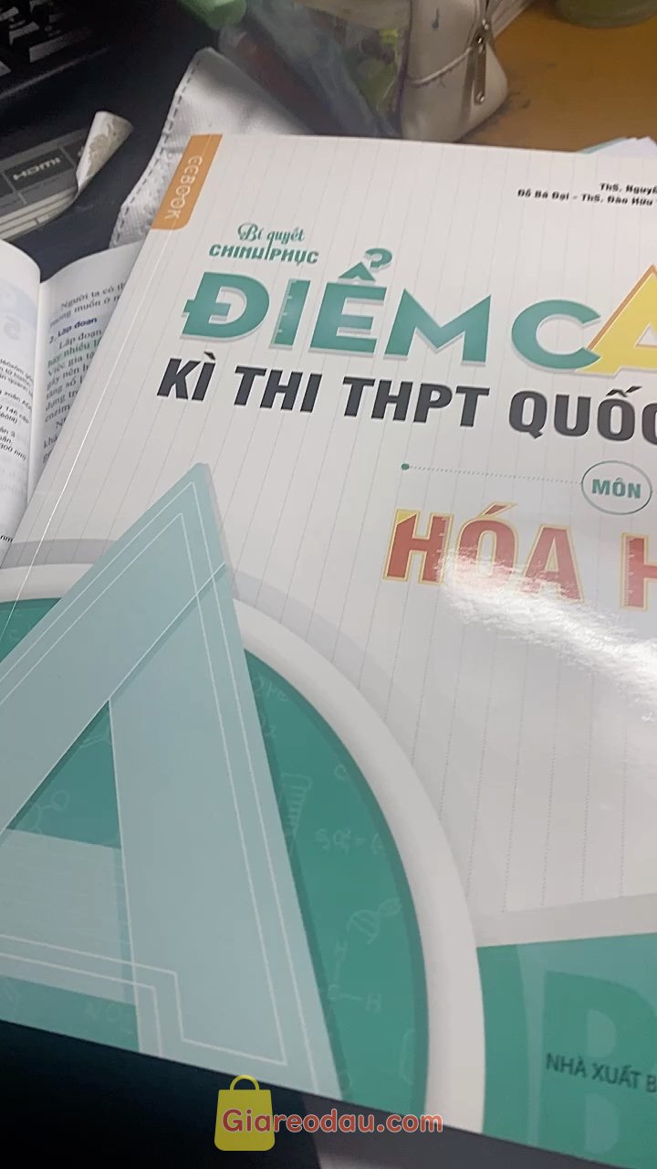 Giảm giá [Mã giảm 15%] Sách Bí quyết chinh phục điểm cao kì thi THPT Quốc gia môn Hóa học Tập 1 Ôn thi đại học Chính hãng CCbook. Sách xịn nha, mình mua 2 cuốn 1 hoá 1 sinh roài, có giải khá chi tiết. 