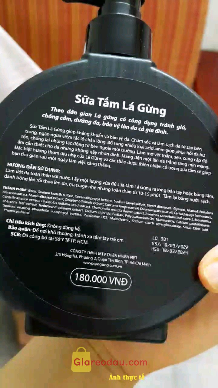 Giảm giá Sữa Tắm Lá Gừng Giúp Kháng Khuẩn Bảo Vệ Da Làm Sạch Sâu - Mờ Vết Thâm - Ngừa Bít Tắc Lỗ Chân Lông Dung Tích 300ml. Sài gòn ra Hn mà shop giao nhanh như gió, có ba ngày là nhận đc à. Đóng. 