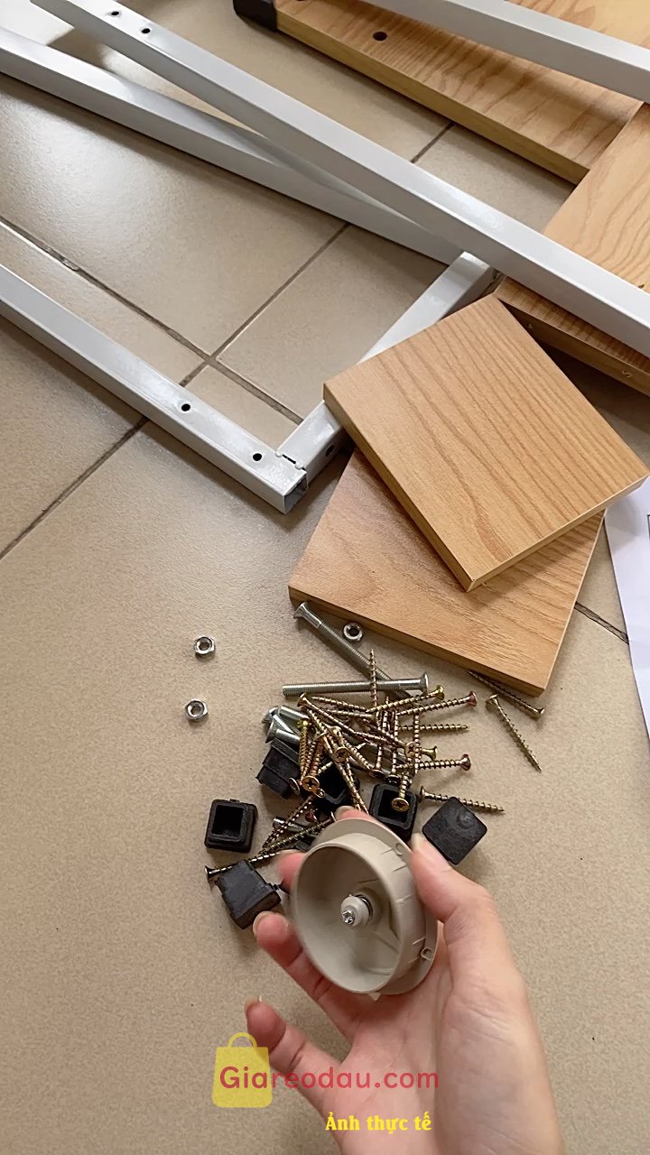 Giảm giá [Mã giảm 24%] Bàn làm việc - bàn học có giá sách Nội Thất 5C BH-073 hiện đại - khung sắt hộp 25x25mm sơn tĩnh điện - mặt gỗ MDF dày 15mm. Chất lượng sản phẩm OK nha cả nhà chắc chắn màu đẹp giao đúng. 