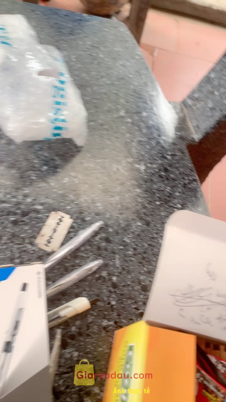 Giảm giá [Mã giảm 37%] Bút bi bấm văn phòng mực xanh đen đỏ ngòi 0.7mm Deli giá rẻ viết nét đều trơn tru phù hợp cho học sinh EQ24. Bút viết khá trơn và mịn màu mực ổn với 2k một bút thì quá là. 