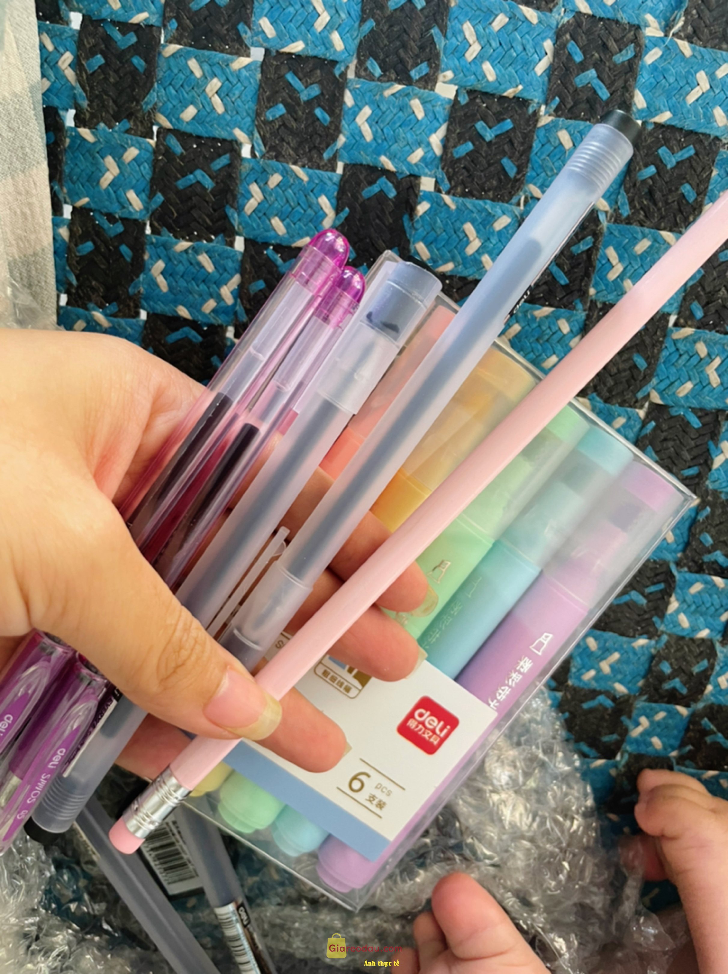 Giảm giá [Mã giảm 44%] Bút Gel Nước Mực Xanh - Đen - Tím Deli Ngòi 0.5mm - Vỏ Trong Suốt - Bút Bi Nước Cho Học Sinh Văn Phòng Mực Nhanh Khô. mua lại lần2, giao hàng đầy đủ, nhanh, chất lượng sản phần tốt,. 