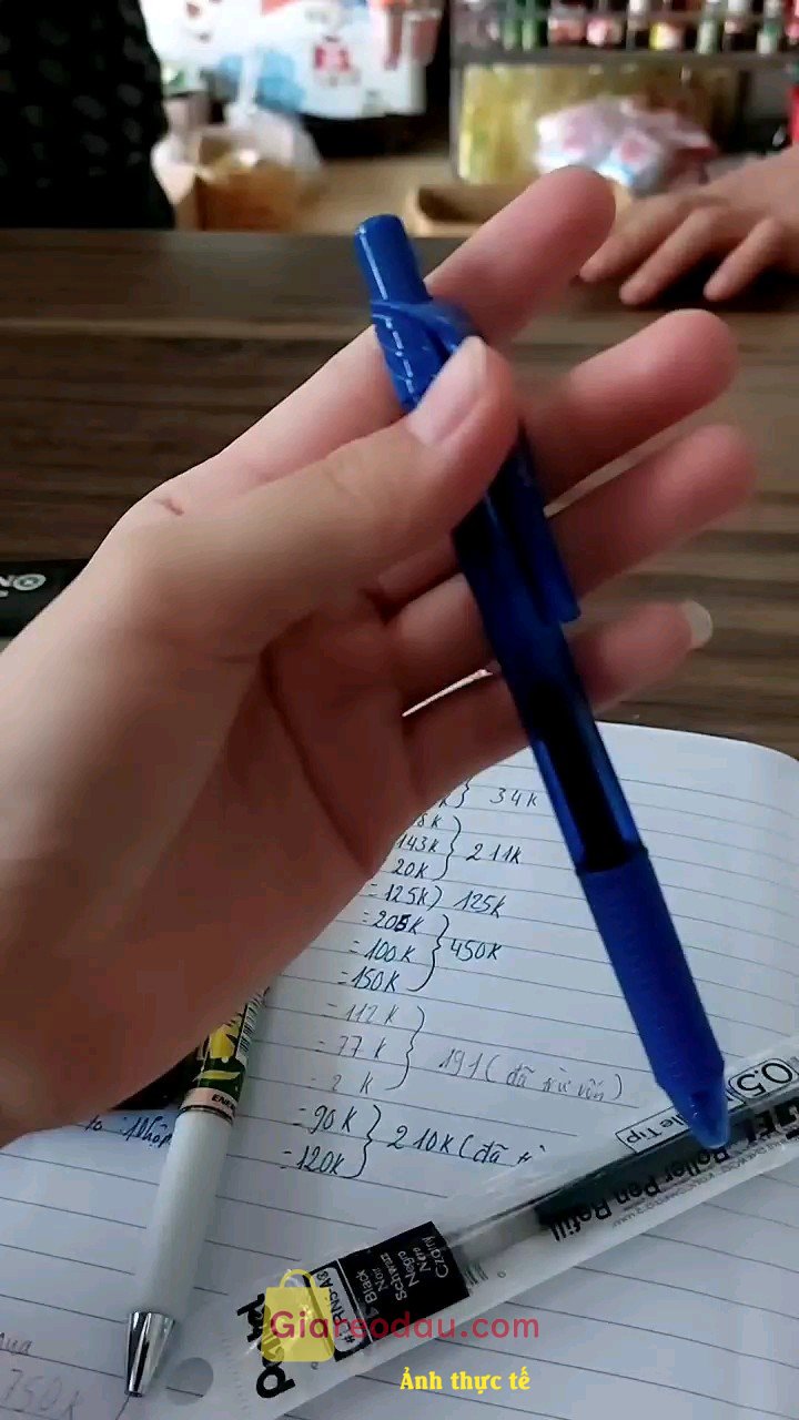 Giảm giá Bút Gel Pentel BL107 Ngòi 0.7mm| Mực Viết Trơn Mượt Siêu Nhanh Khô| Tặng Ngay Sổ Luyện Chữ Có Chân. Sản phẩm viết mượt cầm đầm tay, ngon 0,7mm nên to nha, mng lưu ý. 