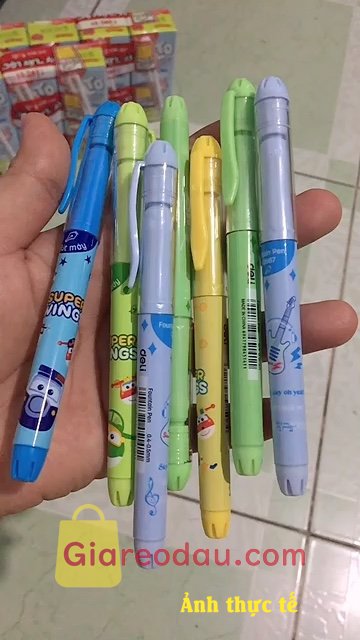 Giảm giá [Mã giảm 44%] Bút Máy Học Sinh Ngòi Êm Mực Bơm Viết Mướt Nét Đều Deli Họa Tiết Đáng Yêu CQ894. Bút viết êm nên mình mua khá nhiều vì con hay làm rớt hư bút. Thank. 