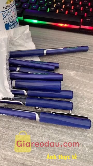 Giảm giá Bút mực Deli S657 màu đen tiện dụng. Mới nhận hàng, viết thử rất mượt. Ko biết dùng lâu ngày có bị. 