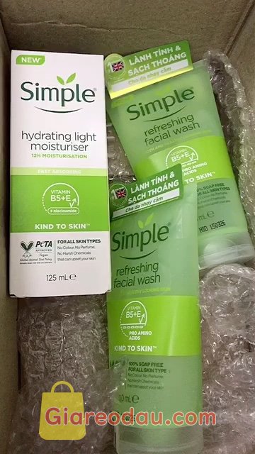 Giảm giá [HB Gift - BW] Sữa dưỡng ẩm Simple dịu nhẹ cấp ẩm tới 12giờ 125ml (mẫu ngẫu nhiên). Mặc dù là quà tặng ngưng dùng rất thích. Dưỡng ẩm tốt, mềm lắm.. 