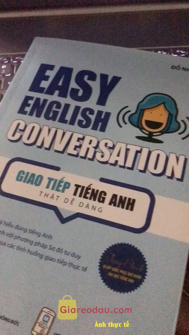 Giảm giá [LIFEMALL9915 - 12% đơn 99K] Sách Easy English Conversation - Giao Tiếp Tiếng Anh Thật Dễ Dàng. Giao hàng cũng khá nhanh, sách đẹp. Nội dung sách mk xem qua thì là các. 