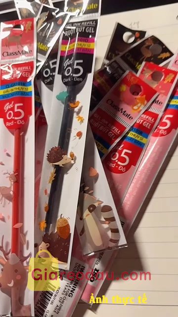 Giảm giá [Mã giảm 27%] Ngòi Bút Gel CLASSMATE Ruột Bút Gel 0.5mm 4 Màu Xanh Đen Tím Đỏ - Nét Trơn - Đều Mực - Màu Tươi Và Nhanh Khô CL-GR101. Sản phẩm đóng gói kĩ càng. Mình khá thích dùng đồ dùng của classmate,. 