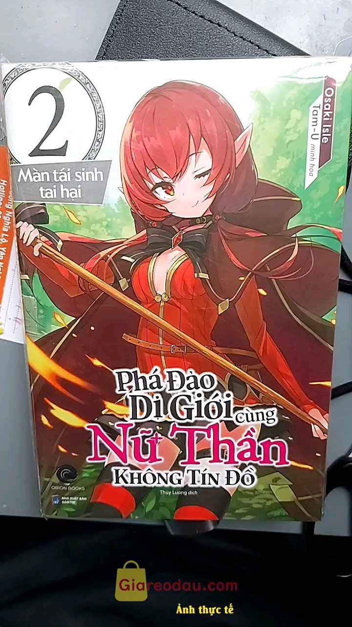 Giảm giá [Mã giảm 15%] Phá Đảo Dị Giới Cùng Nữ Thần Không Tín Đồ - Tập 2: Màn Tái Sinh Tai Hại - Tặng Kèm Bookmark + Poster A3. Đóng gói sản phẩm chắc chắn, giao hàng nhanh, cho shop 5 saovvvv. . 