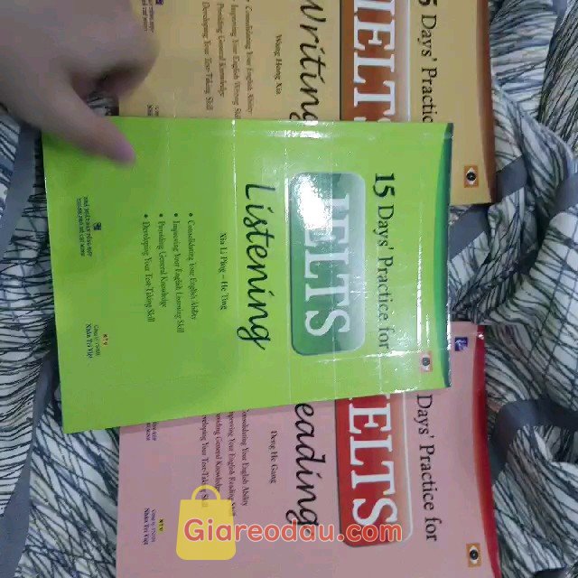 Giảm giá Sách 15 Days' Practice For IELTS - Listening. Nội dung hay, cô đọng kiến, hợp mức độ của mình, có cuốn reading. 