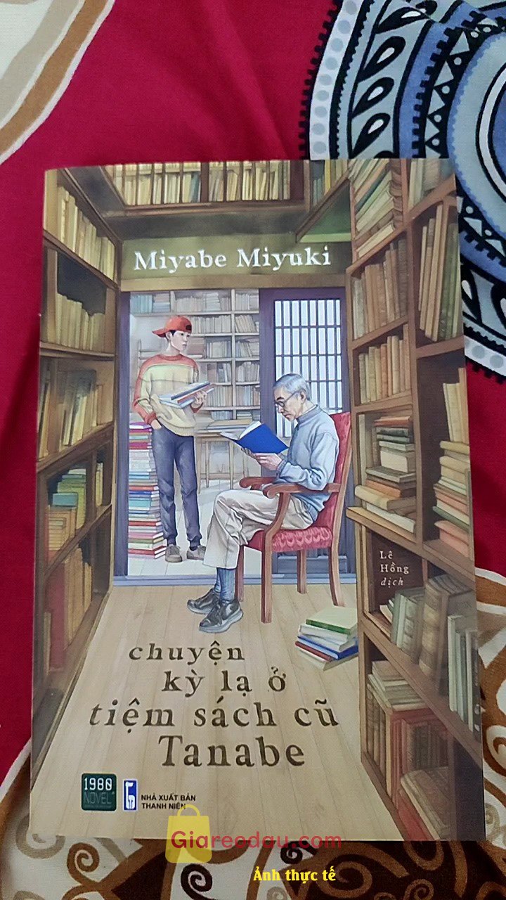 Giảm giá [Mã giảm 27%] Sách Chuyện Kỳ Lạ Ở Tiệm Sách Cũ Tanabe. Bìa thiết kế đẹp miêu tả đúng nhân vật. Chất lưởng sách ổn. 