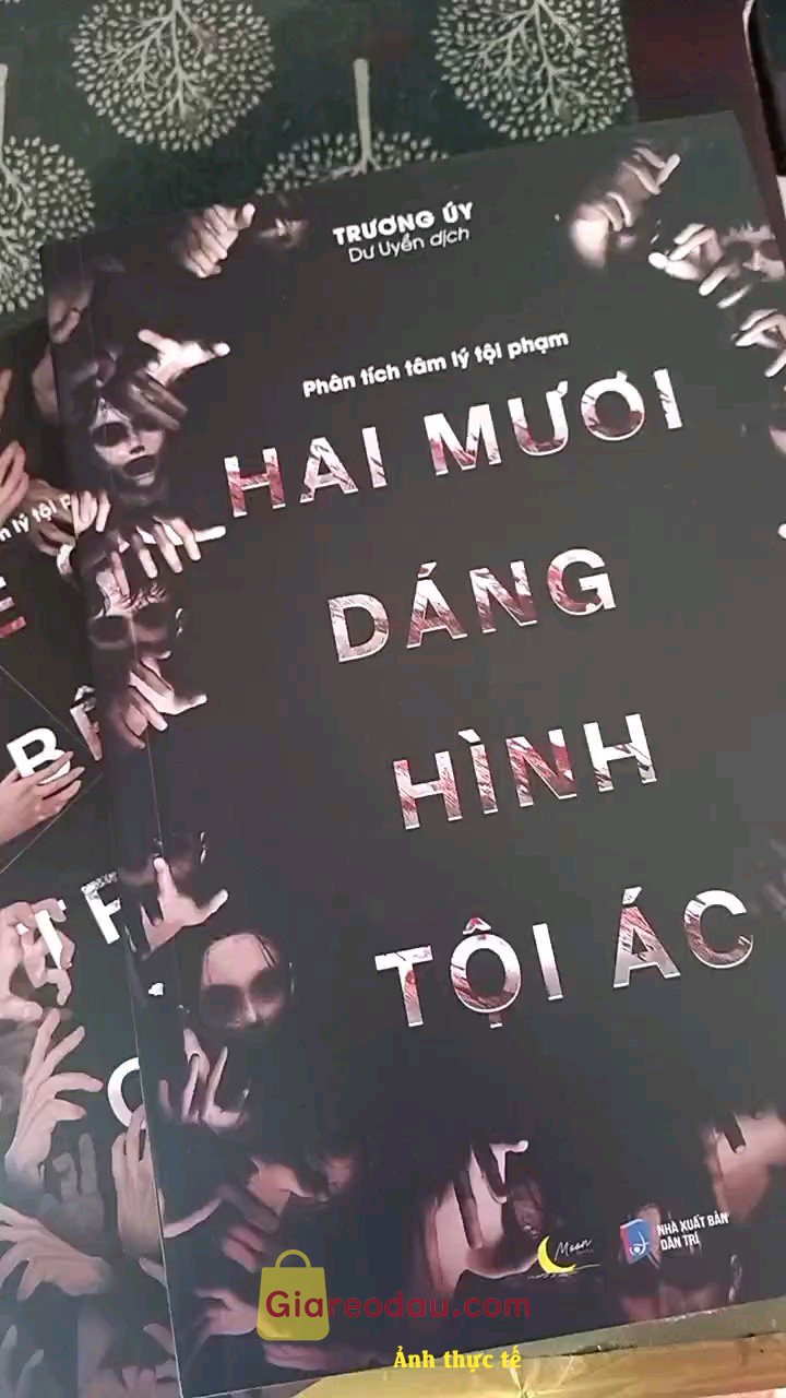 Giảm giá [Mã giảm 28%] Sách Combo 2 Cuốn: Thế Giới Bên Trong Cái Ác + Hai Mươi Dáng Hình Tội Ác. Sách in ấn rõ ràng, nội dung hay, đóng gói hàng chắc chắn và vận. 