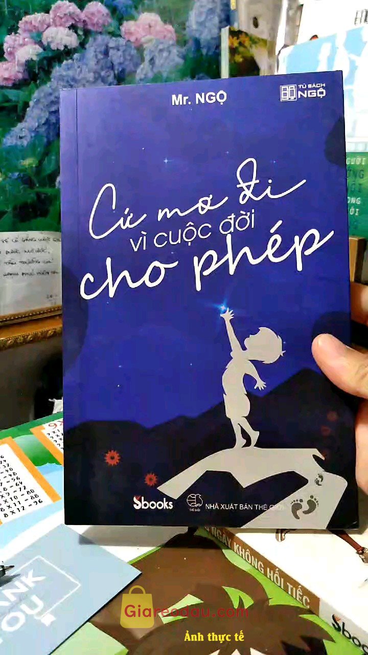 Giảm giá Sách Cứ mơ đi vì cuộc đời cho phép (Mr. Ngộ). Shop đóng gói cẩn thận, ship hàng cũng siêu nhanh đặt 20,12 mà 23,12. 