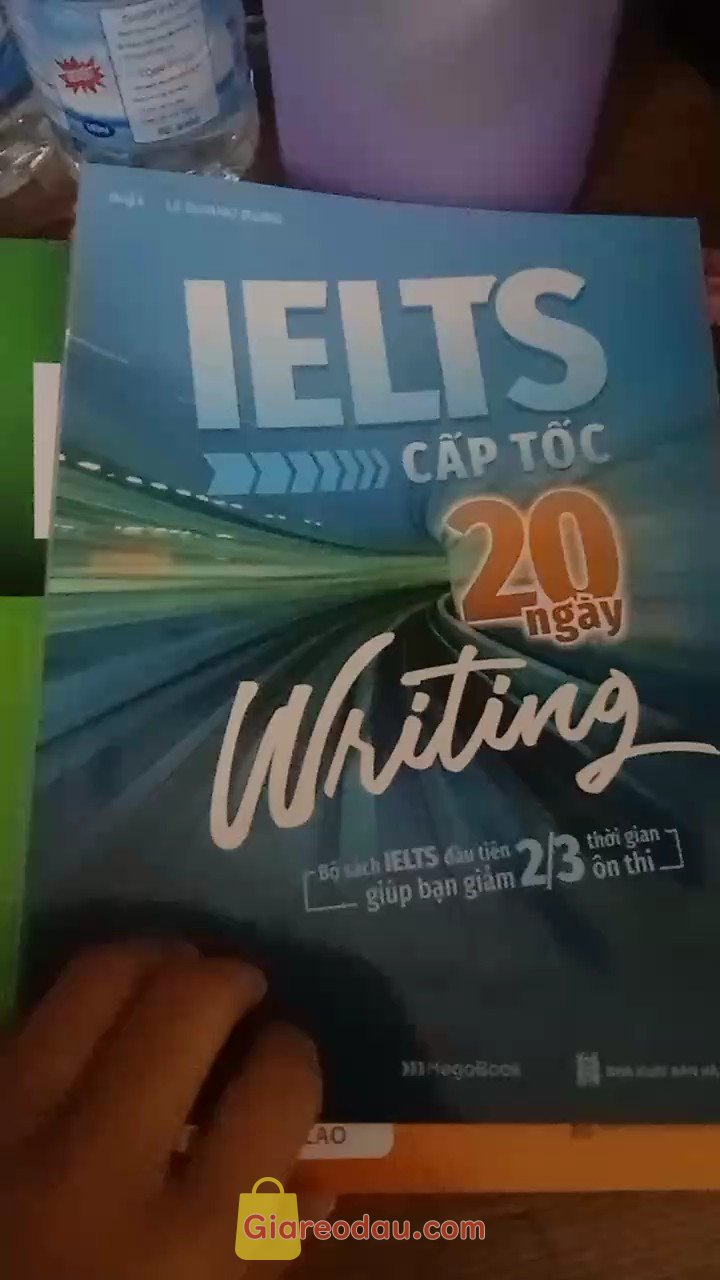 Giảm giá [Mã giảm 15%] Sách IELTS cấp tốc - 20 ngày Writing. Sách in chuẩn nha mn, giấy khá dày và sạch đẹp. Mk múc liền 3 cuốn. 