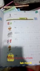 Giảm giá [Mã giảm 14%] Sách Luyện Viết Chữ Đẹp Từ Vựng Tiếng Anh Family And Friends National Edition (MEGABOOK). Sách tập viết đầy đủ nội dụng, dễ học, dễ viết.. chữ quá. 
