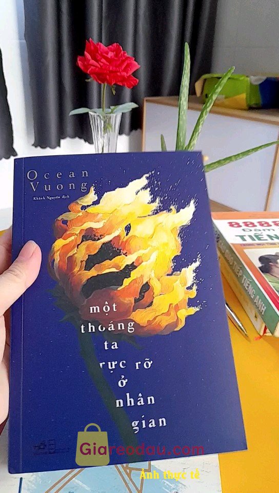 Giảm giá [Mã giảm 21%] Sách Một Thoáng Ta Rực Rỡ Ở Nhân Gian (Ocean Vuong) (Nhã Nam HCM). Sách đẹp lắm luôn ạ. Cực kì thích cảm giác nhận được sách. 