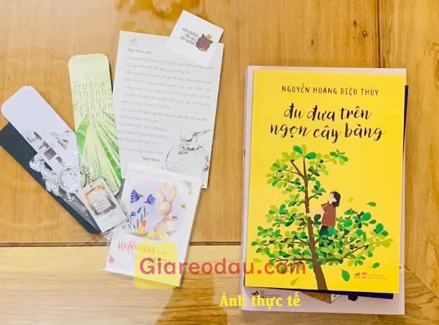 Giảm giá [Mã giảm 23%] Sách Một thoáng ta rực rỡ ở nhân gian (On earth we're briefly gorgeous Ocean Vuong). Shop giao hàng nhanh và gói hàng chu đáo lắm ạ, sách đẹp không có. 