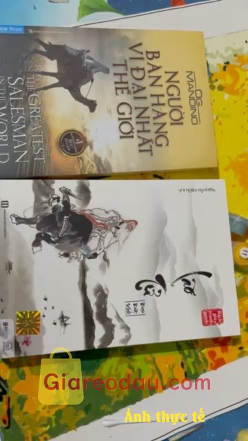 Giảm giá [Mã giảm 30%] Sách Người Bán Hàng Vĩ Đại Nhất Thế Giới - First News. Shop giao hàng nhanh, do hộp đóng to quá so với sách nên sách bị quăn. 