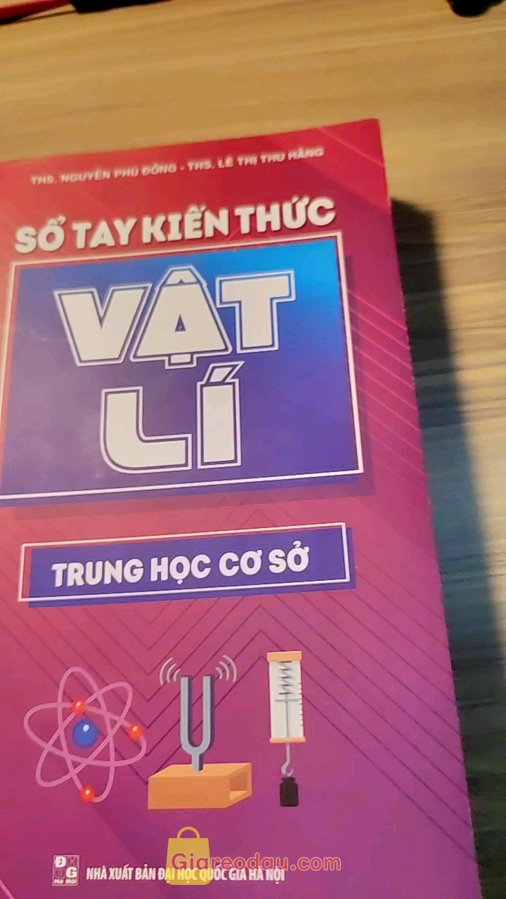 Giảm giá [Mã giảm 15%] Sách: Sổ Tay Kiến Thức Vật Lí Trung Hoc Cơ Sở. Shop giao hàng nhanh lắm ạ:>> gói sách cũng kĩ nữa, đóng tận  2 cái. 