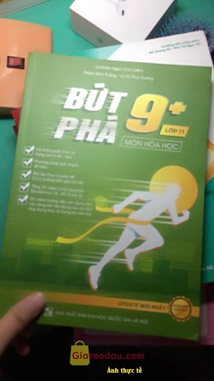 Giảm giá Sách Sổ tay tra cứu nhanh lý thuyết công thức dạng bài môn Hóa học lớp 11. Sách rất chi tiết luôn, shop còn tặng thêm cuốn tra lí thuyết công. 