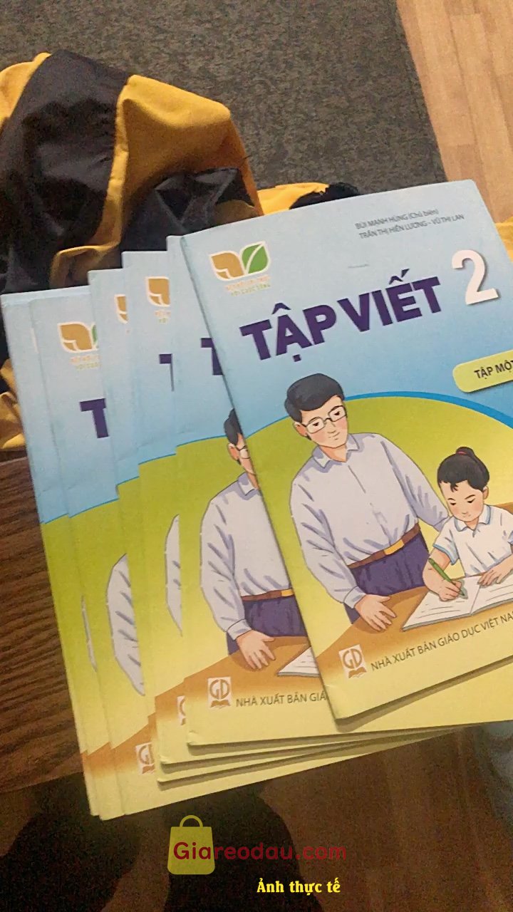 Giảm giá Sách Tập Viết 2 (Kết nối tri thức với cuộc sống). giao hàng nhanh, shop đóng gói cẩn thận, giá thành hợp lí, nên mua. 
