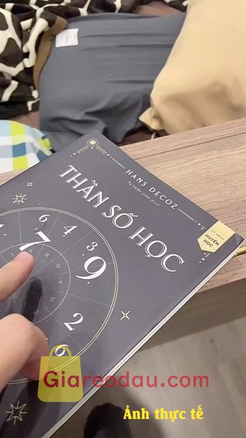 Giảm giá [Mã giảm 27%] Sách Thần số học: Khám phá biểu đồ vận mệnh và sự huyền nhiệm từ những con số. Sách thơm, xịn.. Hơi bị gập góc sách chắc do vận chuyển. Giao hàng. 