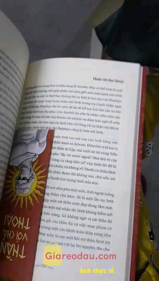 Giảm giá [Mã giảm 18%] Sách Thần với chả Thoại Thần với chả Thoại Những câu chuyện MỆT MỎI về các vị thần. Bọc hàng cẩn thận giao nhanh. Sách in cực đẹp luôn ạ, khổ lớn,. 