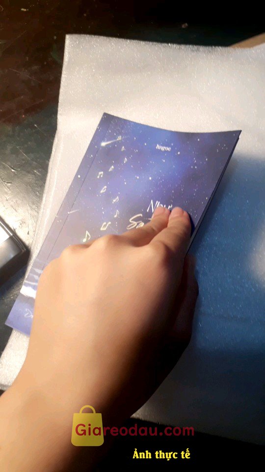 Giảm giá [Mã giảm 31%] Sách (thơ) Như sao trời ôm lấy đại dương AZVietNam. sách đúng i như hình nha mn, bìa với giấy sờ đã tay lắm ý. dành. 