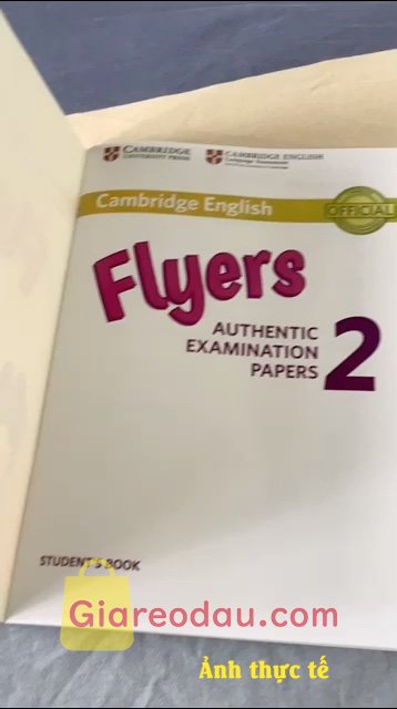 Giảm giá [Mã giảm 40%] Sách Tiếng anh Cambridge English Flyers 1 2 3. Nói chung rất OK. Sách in nét. Shop có gởi file nghe để down về. Cần. 