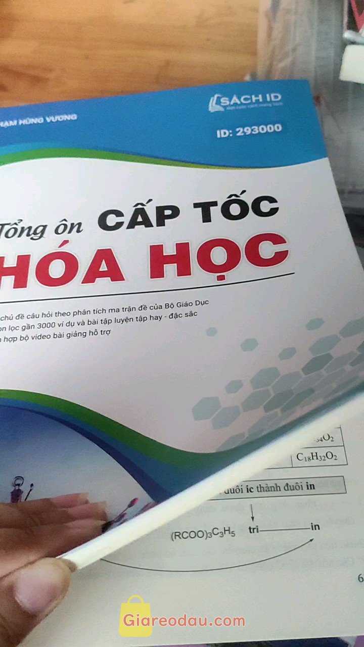 Giảm giá [Mã giảm 26%] Sách Tổng ôn Cấp tốc Hóa học ôn thi THPTQG | Me Book. Sách hay nhắm còn có id để tra bài trên wed nữa siêu ok. Mình mua về. 