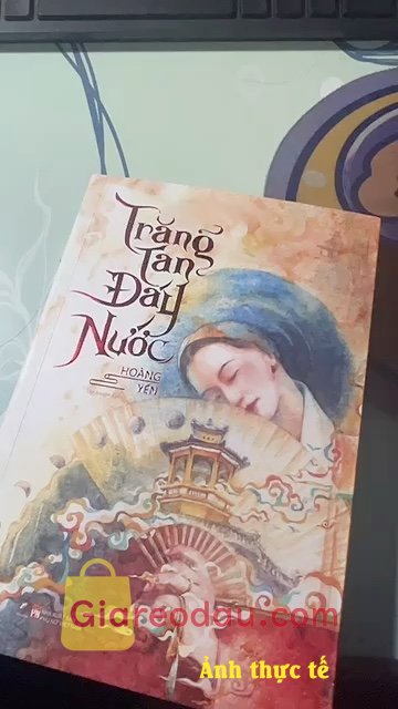 Giảm giá [Mã giảm 30%] Sách Trăng Tan Đáy Nước (Kèm Bookmark). giao hàng nhanh lúm luôn, bìa sách nhìn đẹp điênnnn, chỉn chu từng. 