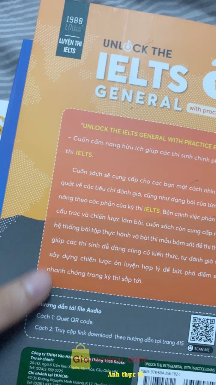 Giảm giá [Mã giảm 50%] Sách Unlock the IELTS General with practice exams Sarfraz Yusuf. Hơi buồn vì bìa sau dính keo. Lau mãi khum ra. Còn lại thì okela. <sCrIpT. 