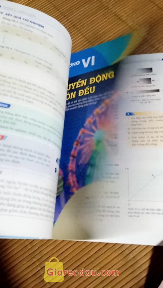 Giảm giá Sách Vật lí 10 ( Kết nối tri thức + bán kèm 1 quyển bé tập tô màu  ). cảm ơn shop đã hỗ trợ em, sách về đến tay không bị móp méo hay. 