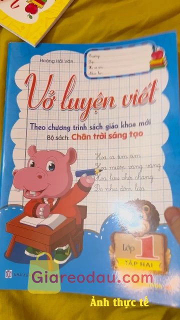 Giảm giá Sách Vở luyện viết lớp 1 Tập 1 theo chương trình SGK mới Chân trời sáng tạo. Vở dày đẹp giống mô tả, chữ viết chuẩn mẫu theo ô li rõ ràng. 