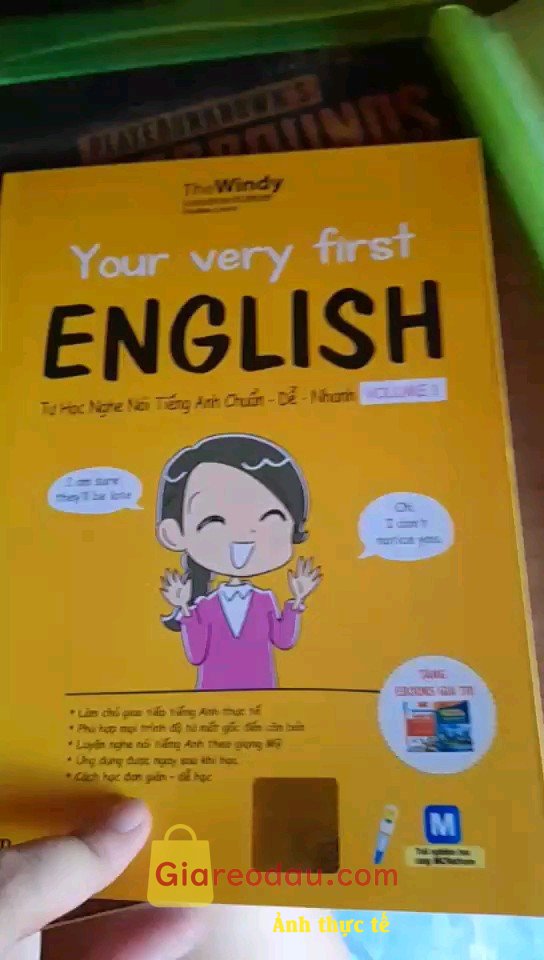 Giảm giá [Mã giảm 28%] Sách Your Very First English Tự Học Nghe Nói Tiếng Anh Chuẩn Dễ Nhanh Volume 1. Sách bao xịn trời ơi, mình thấy sách viết dễ hiểu. Đặc biệt. 