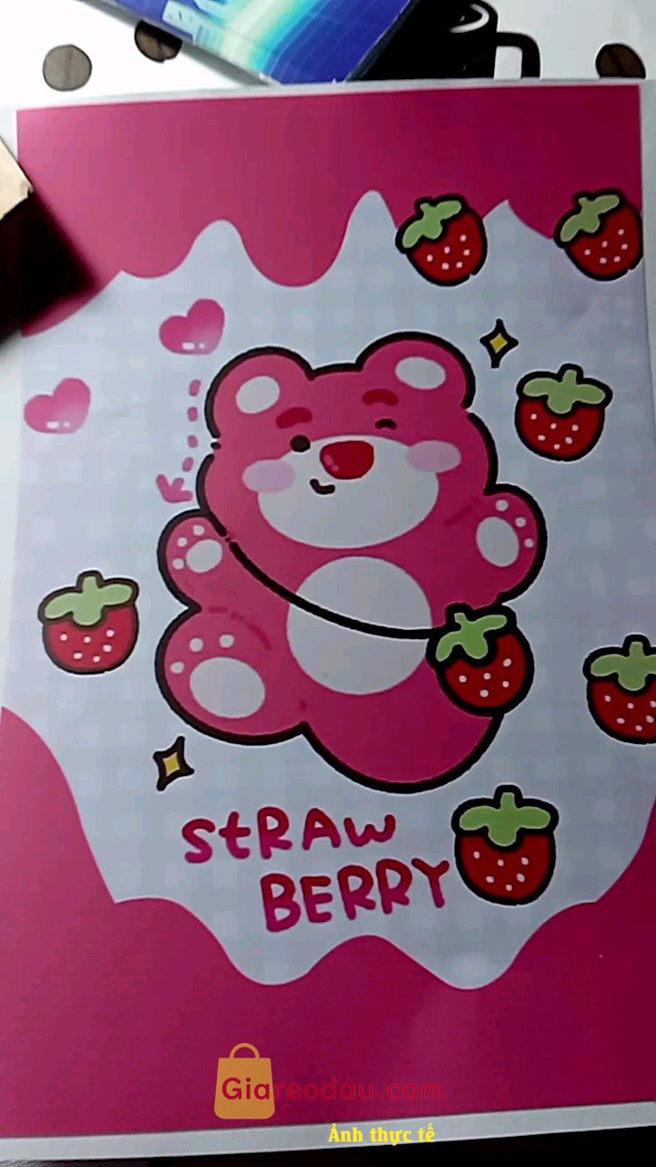 Giảm giá [Mã giảm 41%] Skin Gấu Dâu Dán Máy Tính Casio 580 - Vinacal - Flexio, Miếng Dán Máy Tính 580 Gấu Lotso - Sticker Lotso. Sản phẩm xink hình in đẹp lắm ạ. Ảnh và vid mang tính chất nhận. 