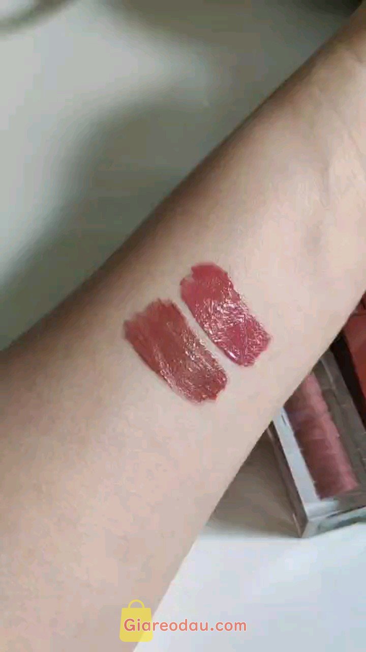 Giảm giá [Mã giảm 20%] Son Bóng Bền Màu Nhẹ Môi Superstay Vinyl Ink Maybelline New York 4.2ml. Hai màu hồng nâu cực xinh nha - trái CM17 velvet nhẹ môi, phải 115 màu. 