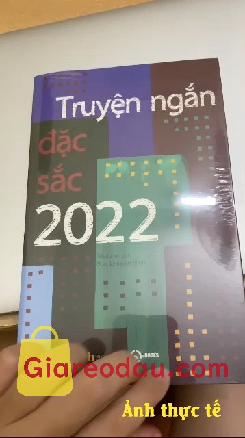Giảm giá [Mã giảm 25%] Truyện Ngắn Đặc Sắc 2022 (Văn học tuyển chọn). Sách về nhanh, shipper thân thiện. Bìa đúng như hình. Mình mua lúc sale. 