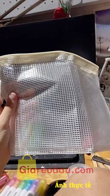 Giảm giá [Mã giảm 44%] Túi Đựng Bút - Bóp Viết Lưới Pastel Trong Suốt Deli Kích Thước A5 Hộp Bút Chống Thấm Nước - Sức Chứa Lớn Cho Học Sinh. Túi đựng bằng nilon mua về đựng cho có nên cx ko qan tâm đẹp hay. 