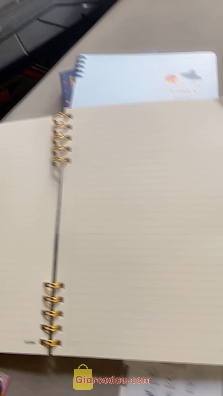 Giảm giá [Mã giảm 30%] Vở lò xo 2 đầu không cộm tay - 120-200 trang caro 6x6mm nét đứt - kẻ ngang B5 Klong full mẫu tùy chọn [Tổng hợp]. Sổ vẫn cute, có thiết kế bìa mới, mình không đọc kỹ thông tin. 