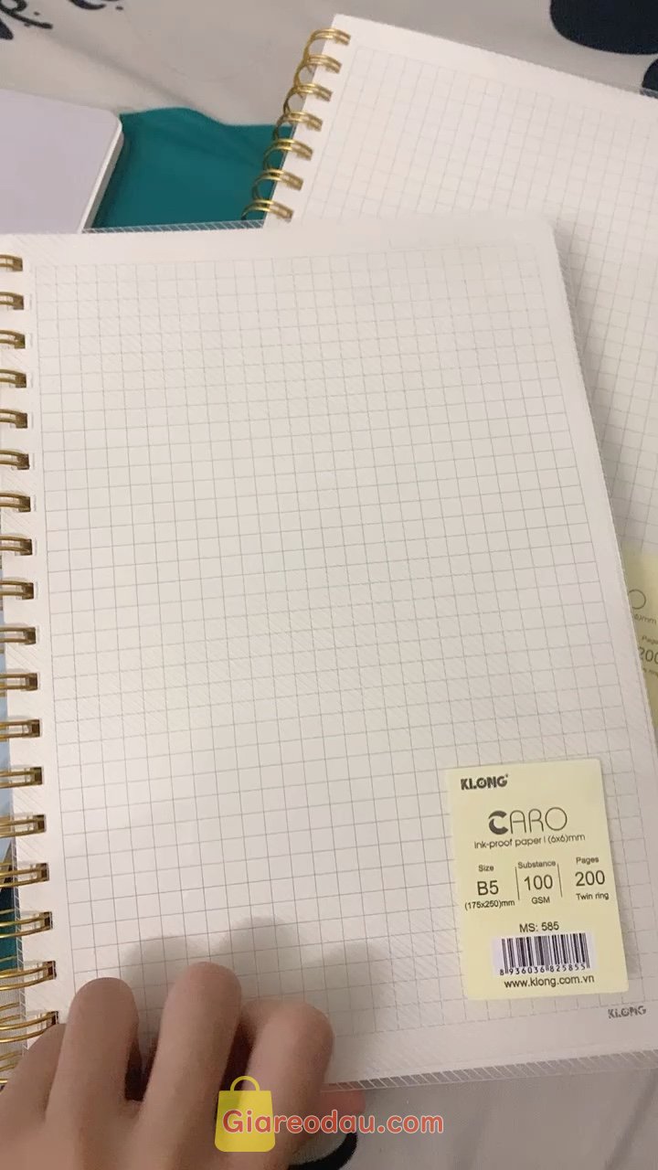 Giảm giá [Mã giảm 35%] Vở lò xo kép Caro Klong (6x6) mm khổ B5 - 120 - 200 trang bìa nhựa trong suốt - tập sổ Klong- MS: 584 - 585. Không biết mọi người sao chứ mình thấy những sản phẩm được. 
